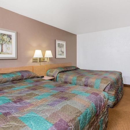 Super 8 By Wyndham Lacey Olympia Area Exterior photo