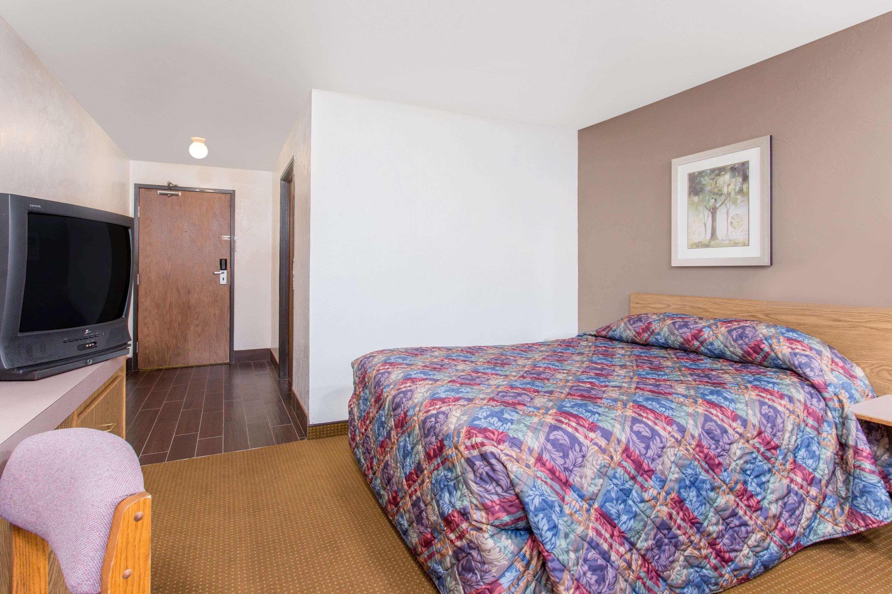 Super 8 By Wyndham Lacey Olympia Area Exterior photo
