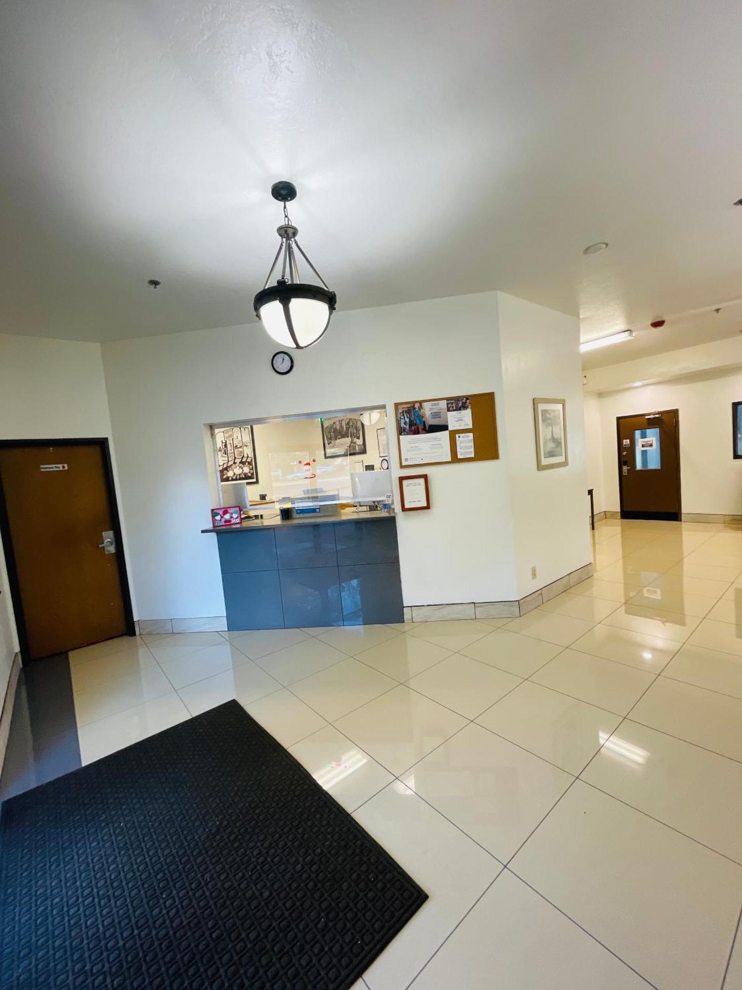 Super 8 By Wyndham Lacey Olympia Area Exterior photo